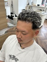 ヒカリ バイ イサミ 西川口(Hikari by ISAMI)&nbsp;極道パーマ金メッシュフェードホワイトメッシュ〈理容室〉西川口