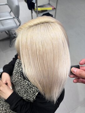 ソル 栄矢場町(SOL) 抜きっぱなしブロンド/裾カラー/ミニマムボブ