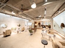 明るく開放的な店内移動無しでのシャンプーが可能です