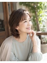 バグズ(Baguz) 50代60代くびれ外ハネレイヤーボブ上品若見え艶スタイル