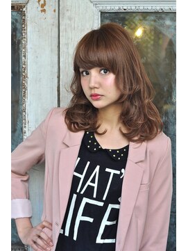 クラン(clan) 大人かわいい外国人風透け感カラーワンカールミディ