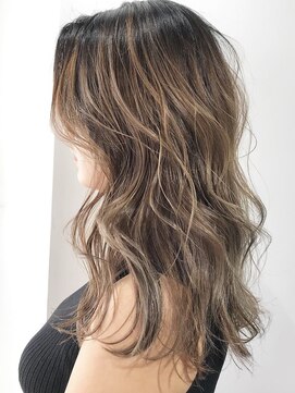 フォーク(FOLK) 恵比寿 _外国人風 グラデーションカラー ベージュ