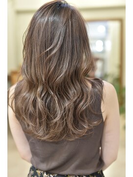 イリーブ(elieve) ブリーチ履歴あり!ラベンダーカラーで透明感抜群カラー