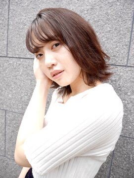 シュシュ(shushu) 外ハネショート×ベージュブラウン 【有海一生】