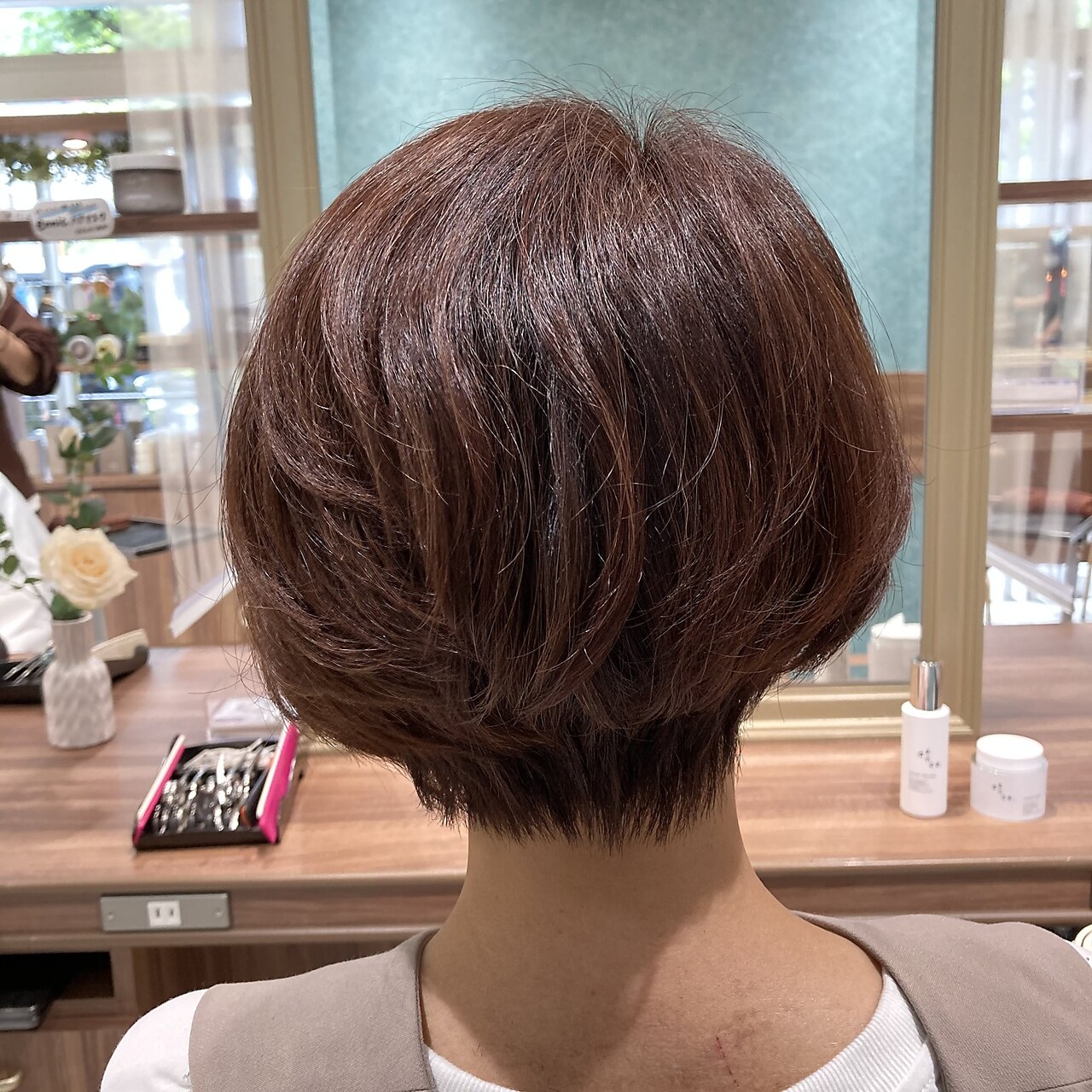 乾かすだけでまとまる、アシンメトリーショートボブ×パーマ