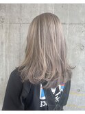 20代30代40代ミルクティベージュロングヘアハイトーン