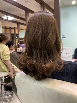 エイチアンドシーヘア(H&C HAIR) くびれ外はね