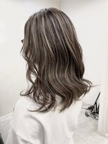 ジゼル(gisele)&nbsp;(稲毛)白髪ぼかしハイライト