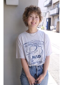 マレ(MARAIS) ラフに動くパーマスタイル