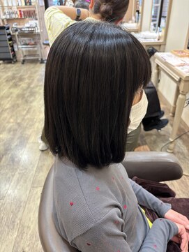 アルターリール(aL ter Rire) 黒髪/ボブルフ/ネビージュ/小顔/ワンレン