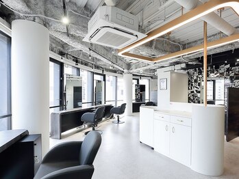 梅田ワンバイジエクト 白髪ぼかしハイライト ショート/脱白髪染め/ショートカット