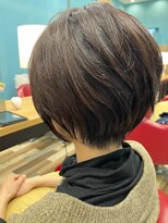バースデー イーアス高尾店(Birthday)&nbsp;クセや多毛でもできるステップボーンカットショートスタイル
