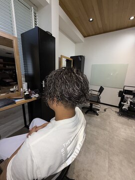 ログスラッシュ(LOG/) 「スパイラル × 地毛風グレイシルバー」♪