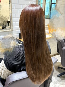 カーラ(Cara) ベージュブラウン × 透明感カラー