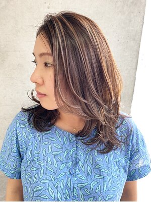 白髪ぼかしハイライトで、立体感のある大人ヘアに。あなたの魅力を最大限に引き出すカラーをご提案★