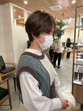 ビュートリアム ギンザ(BEAUTRIUM) センターパートのゆるパーマショート〔銀座/ショート/パーマ〕