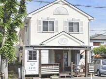 サロン ド ルイス 坂戸店(SALON DO LUIS)の雰囲気（カントリー調のウッドデッキが目印です♪）