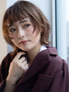 エミュ 表参道 青山(emu) ルーズなニュアンスパーマウルフボブと透明感ベージュカラー