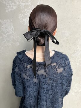 コトナ(kotona) 【リボンシニヨンヘアアレンジ】カチモリ渋谷ねじりハーフツイン