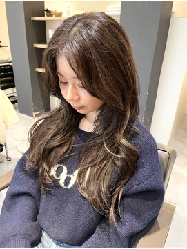 ビーアンドイー(B&E) 暗めグレージュ