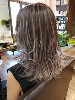ソヨ ヘアー ミュージアム(Soyo Hair museum) ハイライトグラデーション