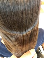 オハナ(ohana)&nbsp;【ohana/表参道】艶髪イルミナカラー×ブルージュ。