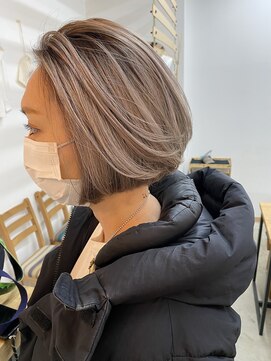 キューズ クラブ(cuz KLUB) 【cuzKLUB】ミニボブ×シャドールーツ　ホワイトピンク〔池袋〕