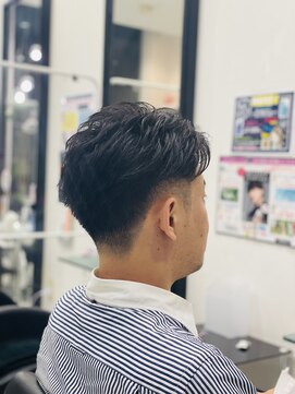 アヴソリューク(Absoluk) 爽やかビジネスマンショート。