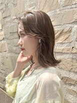 ビュートリアム265(BEAUTRIUM 265)&nbsp;ブリーチなしグレージュ ぱつっとミディアム シアーベージュ