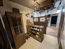 フジヘアワークス(FUJI HAIR WORKS)の雰囲気（古き良きバーバーカルチャーにインスパイアされたこだわりの空間）