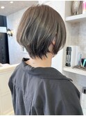 福山市美容室Caary丸みショートヘア透明感グレージュカラー