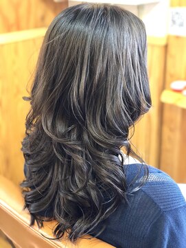 ララテラス(LaLa Terrace) アッシュグレージュ×大人かわいいグラマラスカール