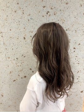 イロリ(ILOLI) グレージュカラー