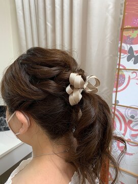 ビューティック ハラジュク(Hair&Make Beautique Harajuku) ツイストアレンジのカールポニーテール