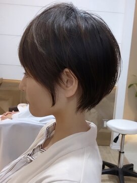 ビュー フクオカ(VIEW FUKUOKA) 美髪にオトナかわいいホワイトグレージュネビージュショートボブ