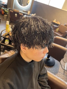 ワールドシップモトマチ(WORLD SHIP MOTOMACHI) 波巻きパーマ　波巻きウルフ