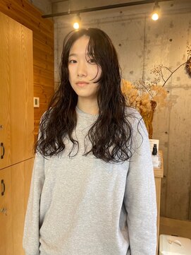 カフネ ジュントス ヨロ(Cafune' juntos YOLO) ロングヘアー×ラフな質感のパーマ　20代　30代◎