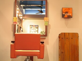 アンプ(Amp)の写真/≪居心地の良さが魅力☆≫木のぬくもりが感じられる落ち着いた雰囲気の店内で、リラックスできるひと時を◎