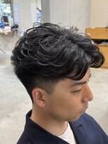 メンズクル(men's quru.)&nbsp;フェザーパーマニュアンスパーマメンズパーマセンターパート勝川