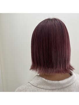 ヘアーメイク ラウラ(Hair+Make RauRa) 切りっぱなしボブ／カシスカラー