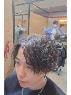 ラックスビーギャラリー なんば駅前店(LUXBE GALLERY) メンズ/眉毛/パーマ/ブリーチ/メンズカット/ツイストスパイラル