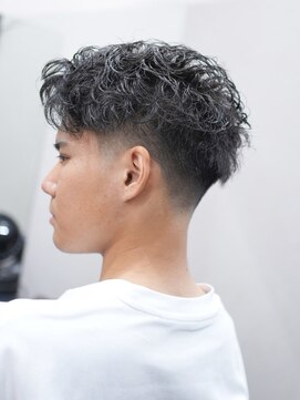 スラッシュ(SLASH) メンズパーマ/ハイライト/短髪/フェードカット/ツイスト/姫路