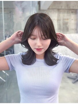 フィヴェント(Fivent) 黒髪韓国小顔レイヤーイメチェン暗めオリーブグレークラゲヘアー