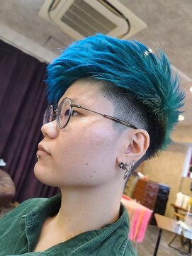 刈り上げ◆トップはターコイズ◆