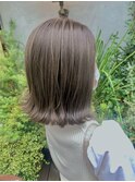 やわらか質感が可愛い×大人のくすみベージュボブ