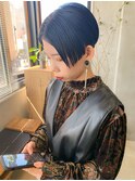 ハンサムショート 、刈り上げ、ネイビーカラー、前下がり