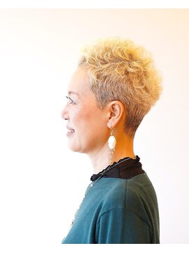 えがお美容室 【えがお美容室】40代にオススメ☆キッリとクールベリーショート