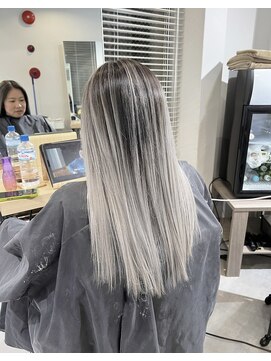 ピヨン 心斎橋(piLLon) バレイヤージュ☆ホワイトシルバー