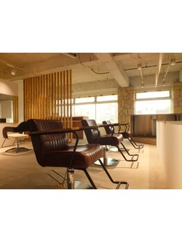 【当日予約OK】贅沢気分を味わえる上質サロン“LODGE”居心地の良さを追及したオーナーのこだわりの空間。