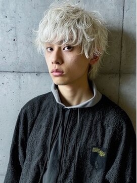 ネハス 栄(nehus.) MEN’S HAIR/サーフカール/刈り上げセンターパート/ブリーチ